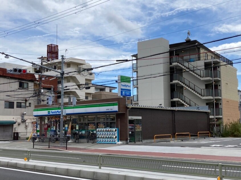 ファミリーマート針中野二丁目店(コンビニ)まで300m ロイヤル中野