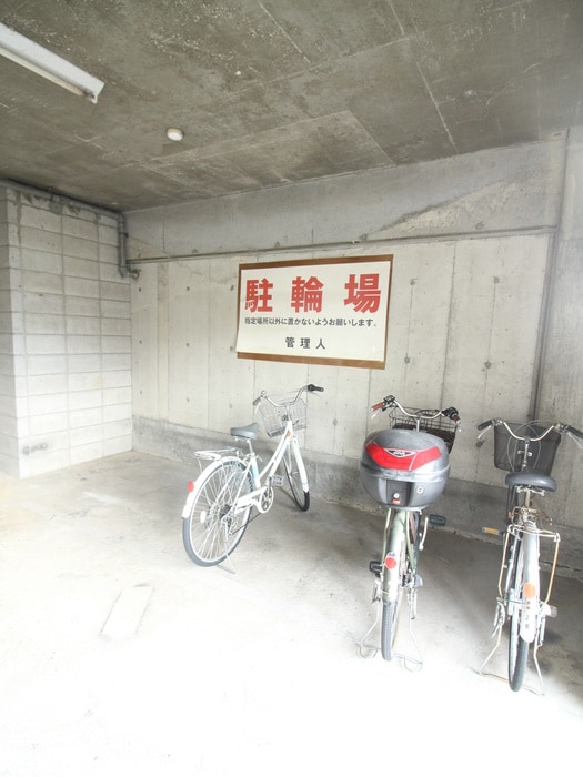 駐輪場 プレオール草尾