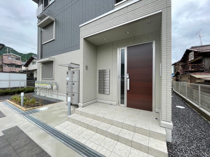 エントランス部分 フロレゾン醍醐