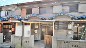 衣摺4丁目連棟貸家