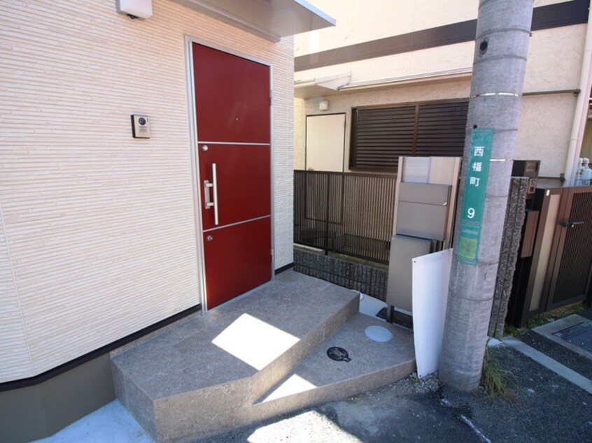 エントランス部分 西福町戸建