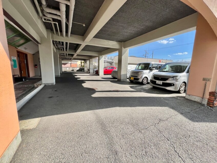 駐車場 マノワールⅢ番館