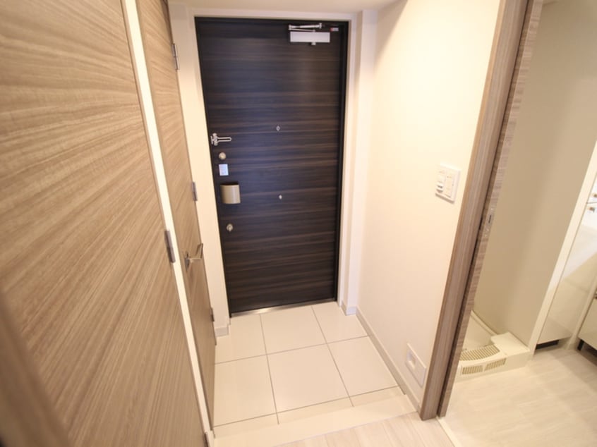 玄関 ﾌﾟﾚｻﾝｽﾛｼﾞｪ京都西大路(519)