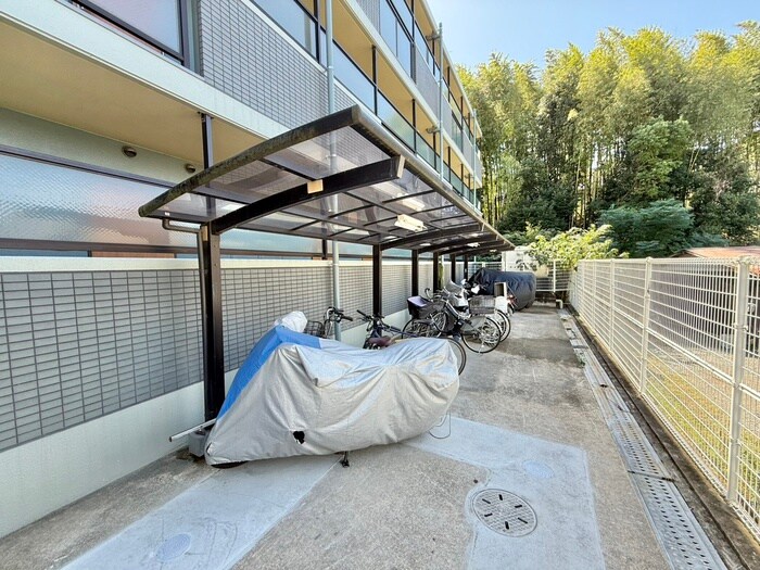 駐輪場 きんこん館