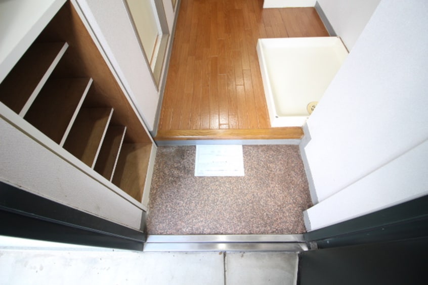 玄関 きんこん館