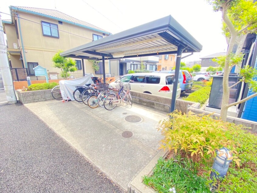 駐輪場 コートジュネス