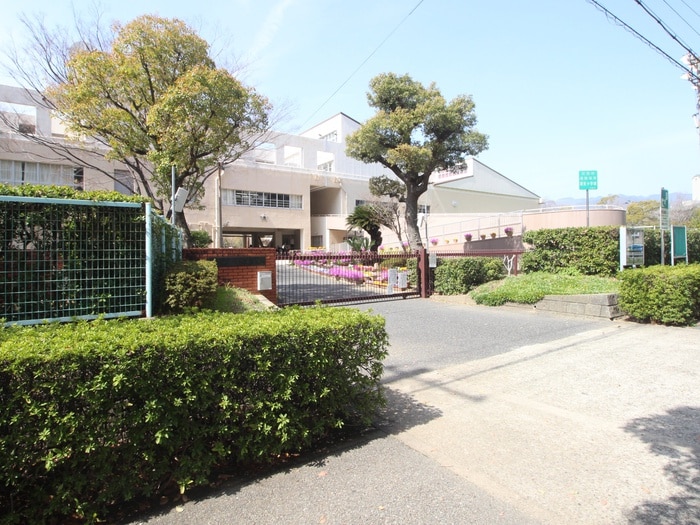 潮見小学校(小学校)まで2250m 芦屋市涼風町1号住宅