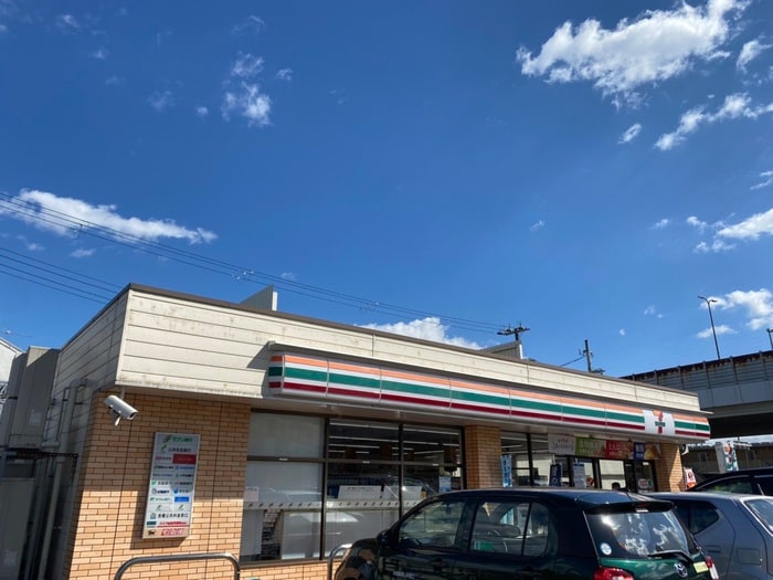 セブンイレブン(コンビニ)まで800m ハイツセジュ－ルＢ