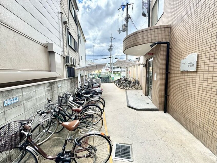 駐輪場 ロ－タリ－マンション萱島西