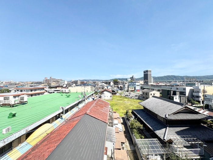 室内からの展望 ロ－タリ－マンション萱島西