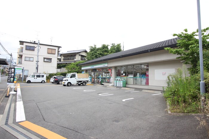 ファミリーマート　妙心寺駅前店(コンビニ)まで800m 龍安寺山田町貸家7-10