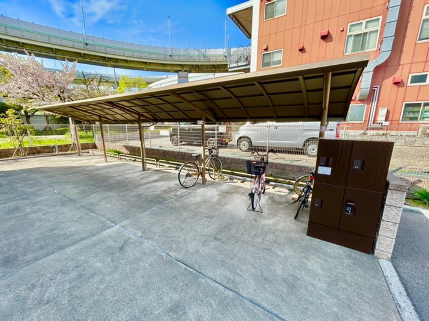 駐輪場 渚ハウス