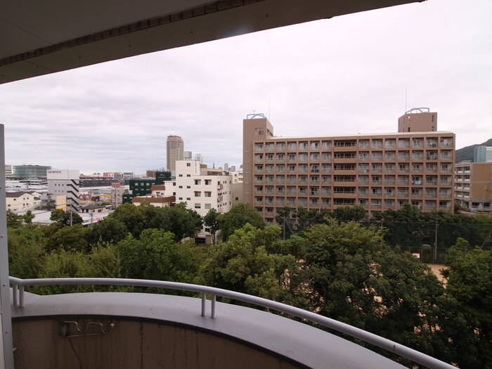 室内からの展望 シャルマンフジ灘弐番館