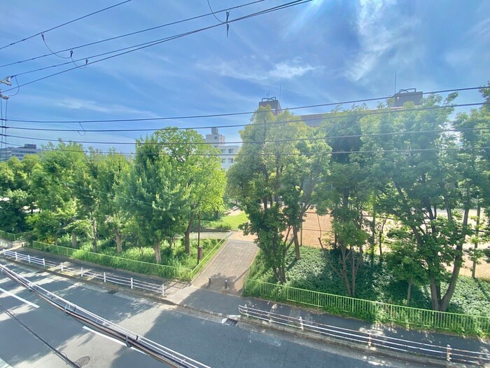 室内からの展望 シャルマンフジ灘弐番館