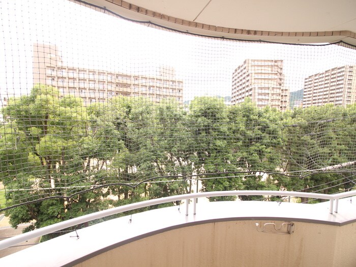 室内からの展望 シャルマンフジ灘弐番館