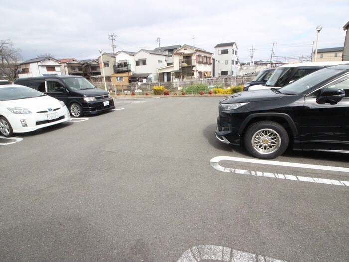 駐車場 クリスタル　グランツ