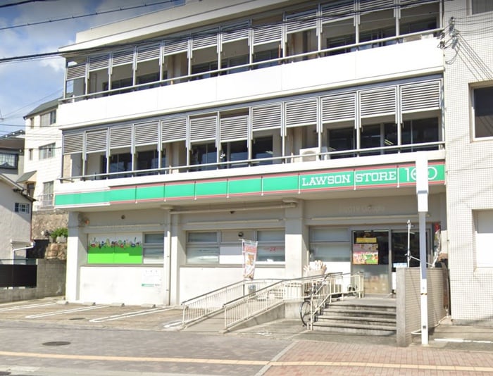 ローソンストア100 神鉄長田駅前店(コンビニ)まで600m ヴィラナリー長田