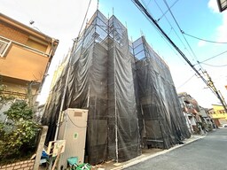 建築中