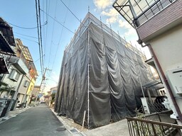 建築中