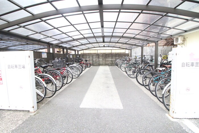 駐輪場 シャトーニシムラ