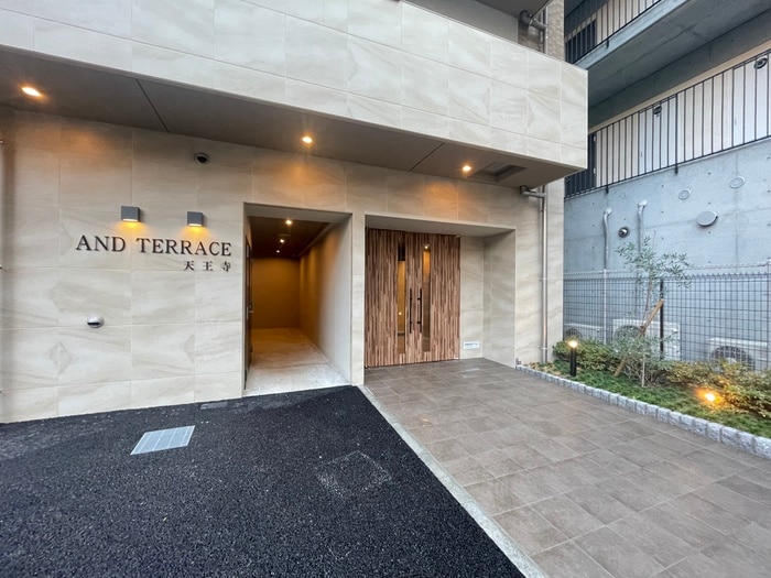 エントランス部分 ＡＮＤ　ＴＥＲＲＡＣＥ　天王寺