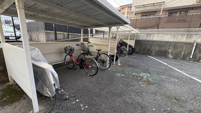 駐輪場 吉川ハイツ