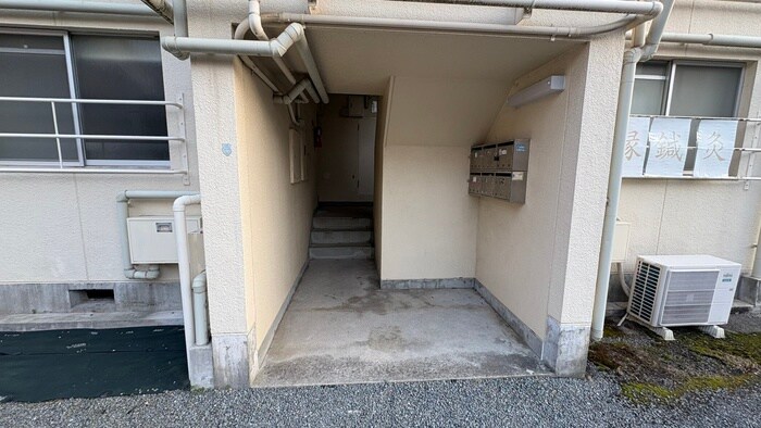エントランス部分 吉川ハイツ