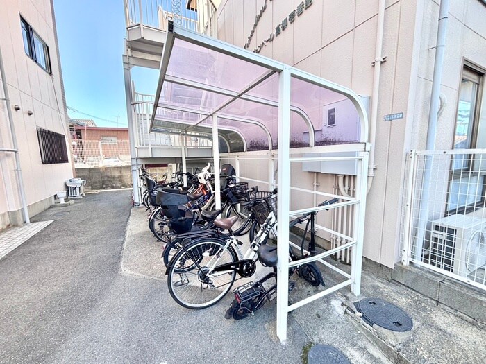 駐輪場 トリヴァンベール高柳壱番館