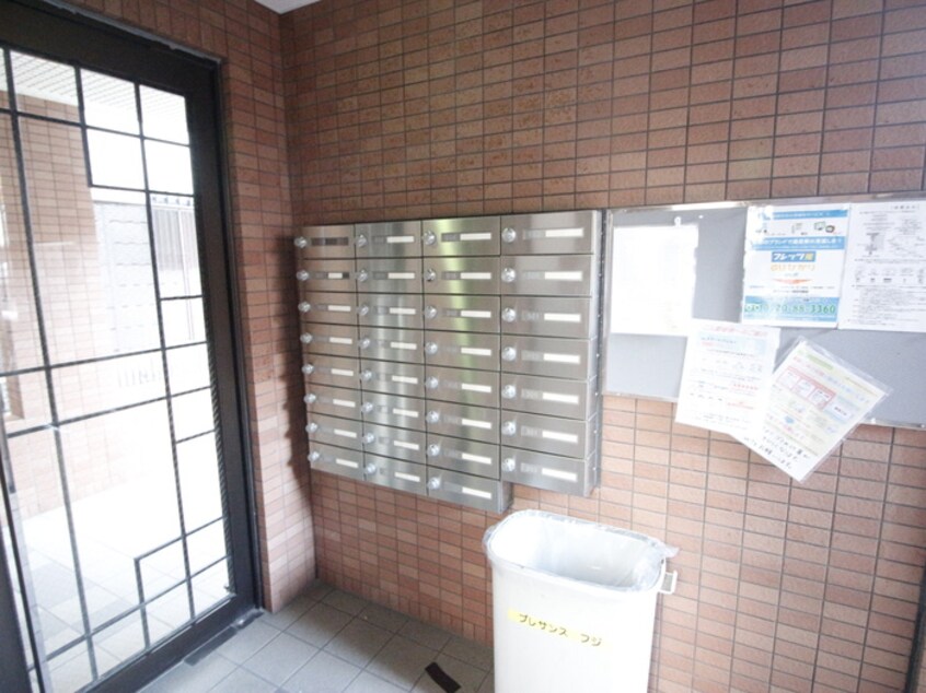 エントランス部分 プレサンスフジ