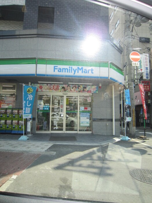 family　mart(コンビニ)まで337m プレサンスフジ