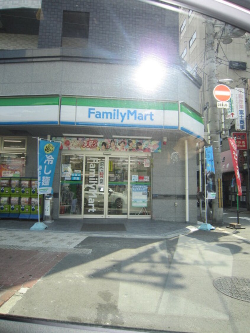 family　mart(コンビニ)まで337m プレサンスフジ