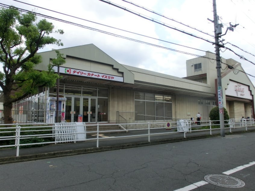 イズミヤ(スーパー)まで100m ドリーム松村