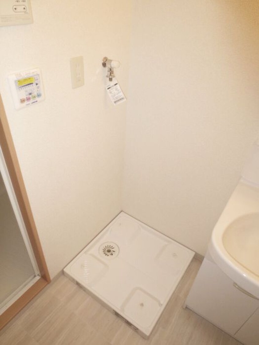 洗濯機置場 ｱﾝﾌﾟﾙ-ﾙｸﾗ-ｼﾞｭｺﾘ-ﾇｼｬﾝⅡ