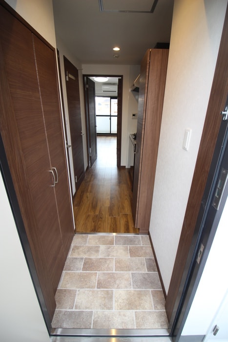 玄関 ウインズコート江坂東