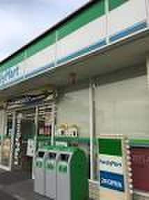 ファミリーマート(コンビニ)まで400m ＹＫハイツ大久保