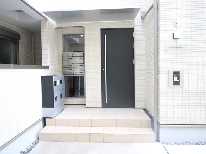 エントランス部分 F asecia ompha