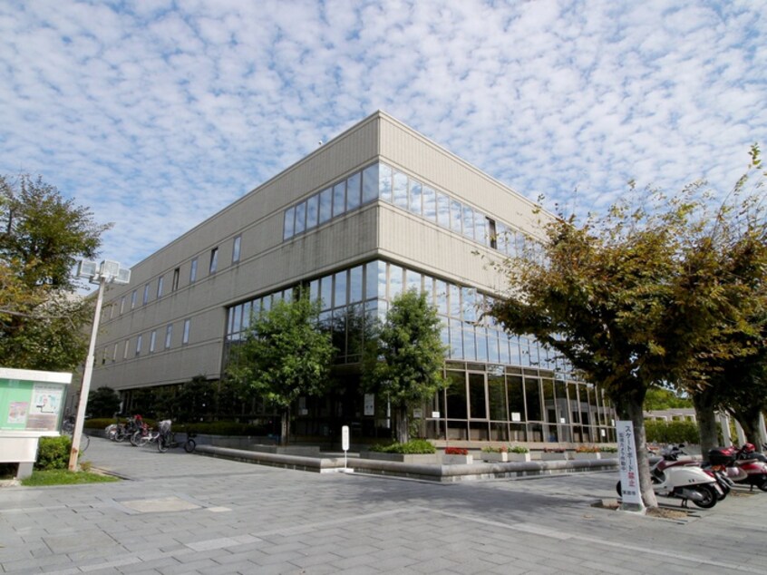 箕面市立中央図書館(図書館)まで351m カ－ムヒル箕面