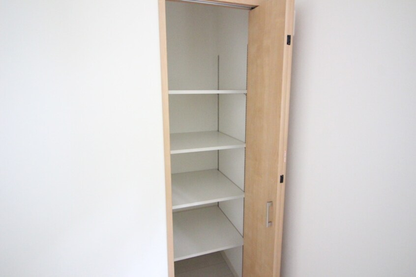 収納 グランクレスト岡本