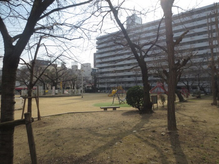 足代公園(公園)まで709m メゾン・ド・成屋大阪