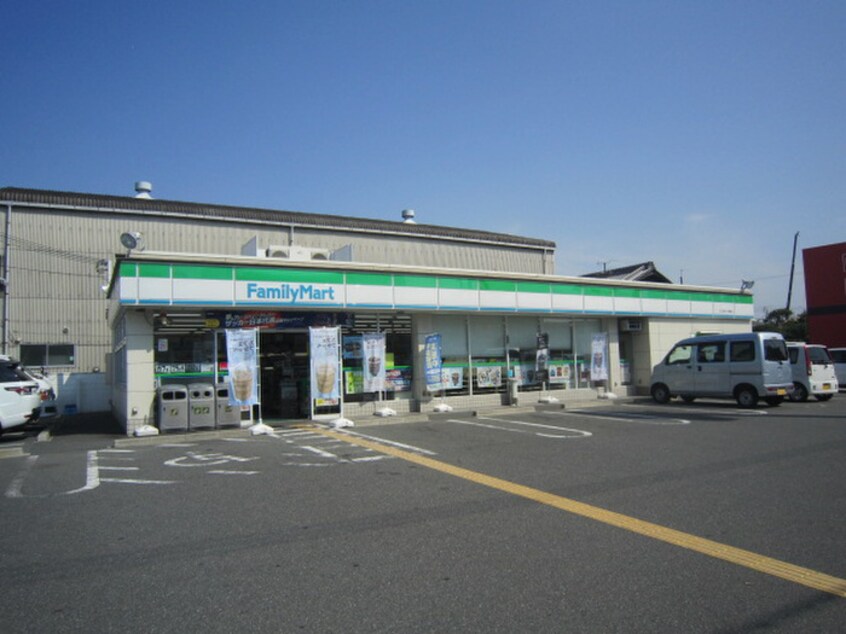 ファミリーマート(コンビニ)まで153m アム－ルＶＩＳＴＡ