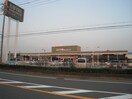 ロイヤルホームセンター(電気量販店/ホームセンター)まで651m Ｄ－ｒｏｏｍ東町