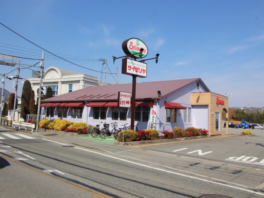 サイゼリヤ(その他飲食（ファミレスなど）)まで450m 福田ビル