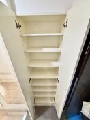 靴箱 フロンティアタワー九条Ⅱ