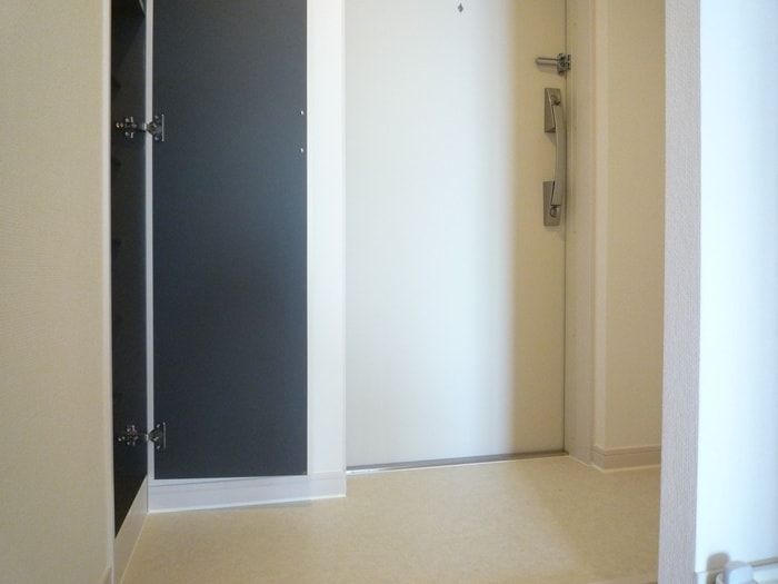 玄関 リブリ・岸辺ＯＳＡＫＡ