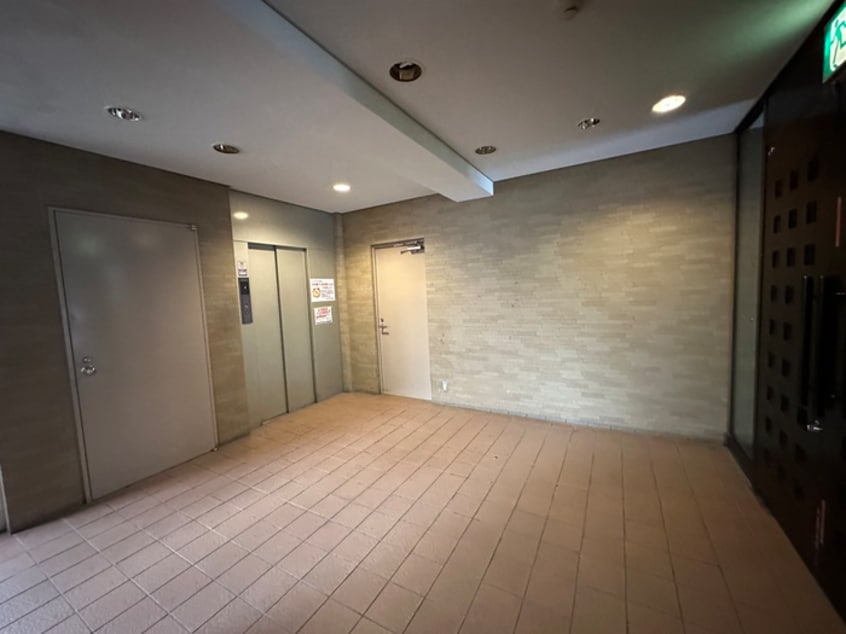 エントランス部分 アルティスタ中津