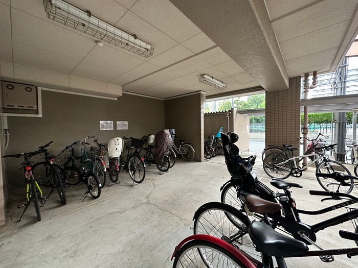 駐輪場 アルティスタ中津