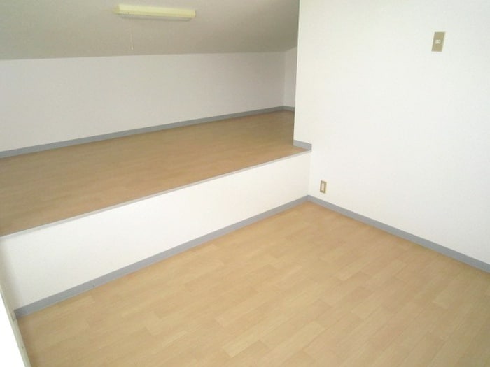 ロフト NOAHS　Apartment　House