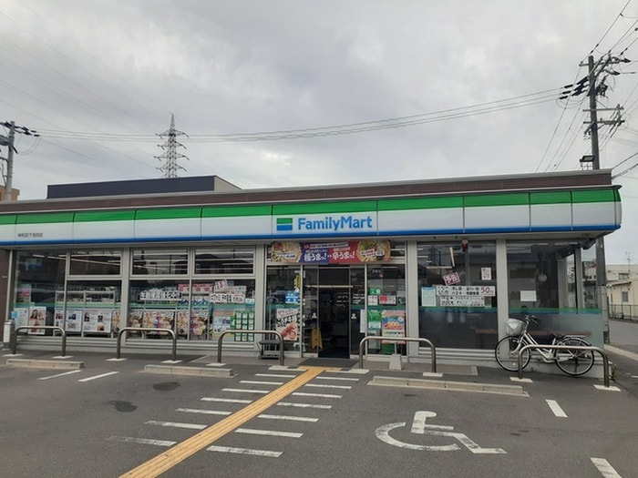 ファミリーマート(コンビニ)まで232m アンソレイエ・クメダ