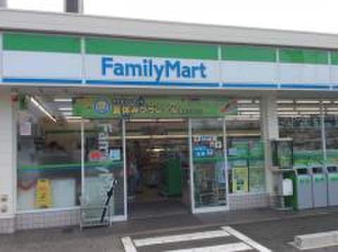 ファミリーマート(コンビニ)まで350m メゾンコンフォール