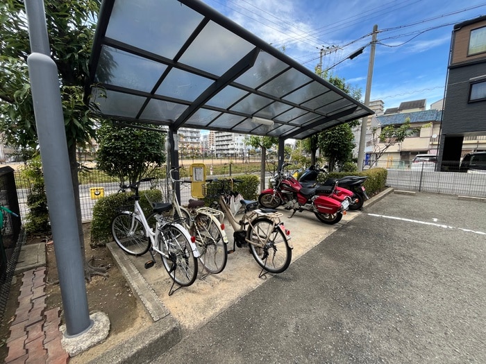 バイク置き場 エルベ平野